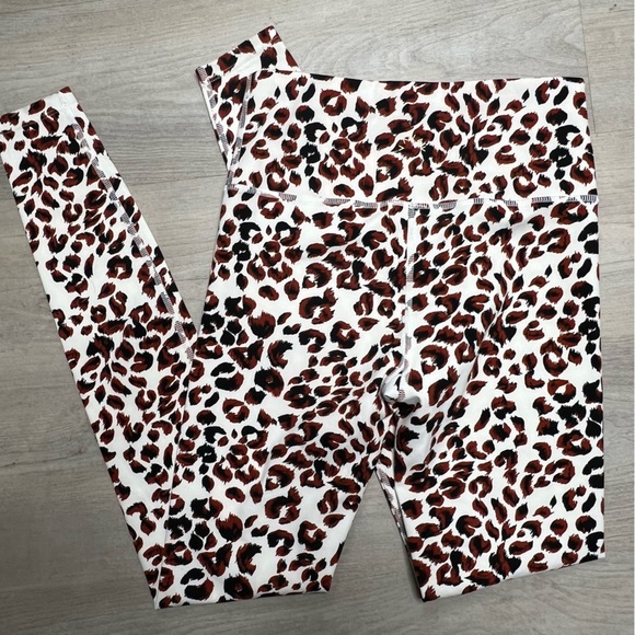 Varley Fountain Cut Out Sports Bra  + Leggings Set in Buckthorne Cheetah NWT - Picture 9 of 10
